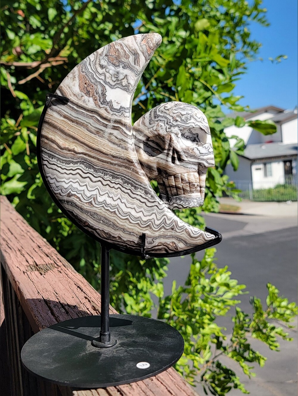 (A) NEW 5.87" x 7.25" x 976g (2.2lbs) CALCITE SKULL MOON ON STAND